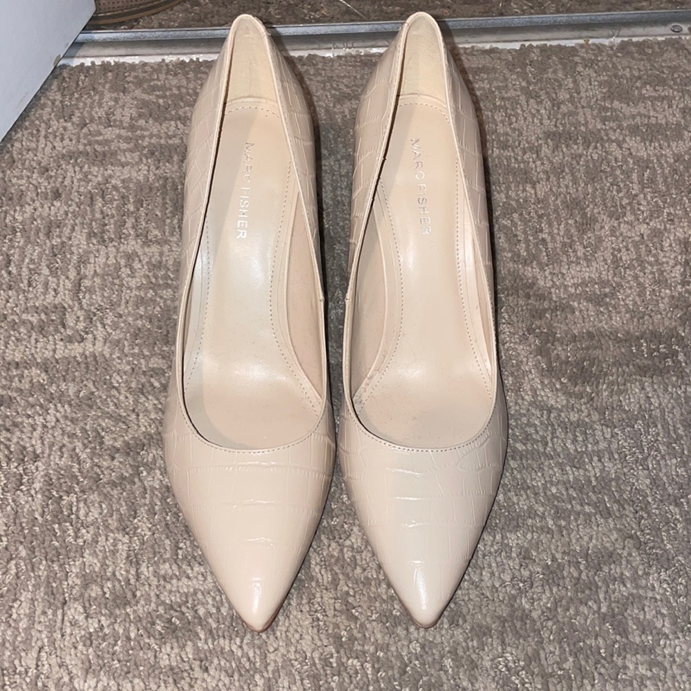 Marc Fisher Block Heel in Nude